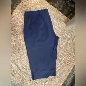 Cato faded navy wash cropped pants. 24W